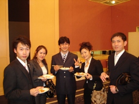 作新大学卒業パーティーの記念写真